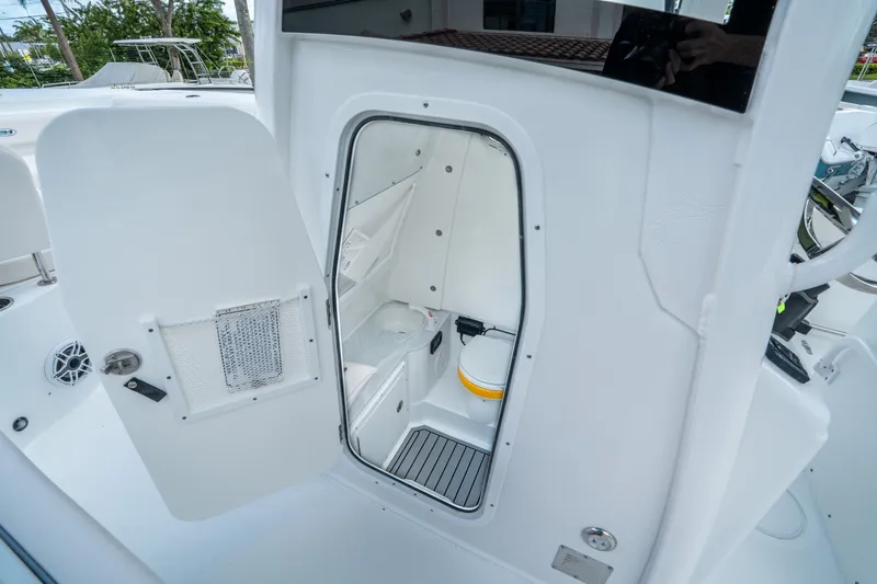 Slide: The Image of Sea Hunt Ultra 285 FS 2026 - 23