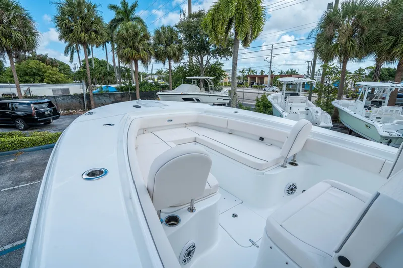 Slide: The Image of Sea Hunt Ultra 285 FS 2026 - 24