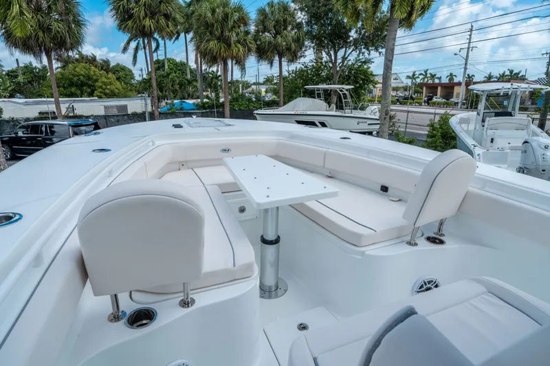 Slide: The Image of Sea Hunt Ultra 285 FS 2026 - 26