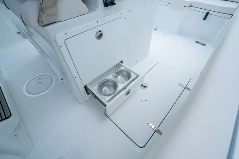 Slide: The Image of Sea Hunt Ultra 285 FS 2026 - 18