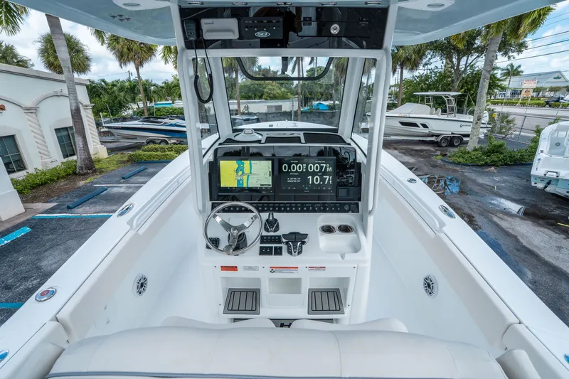 Slide: The Image of Sea Hunt Ultra 285 FS 2026 - 19