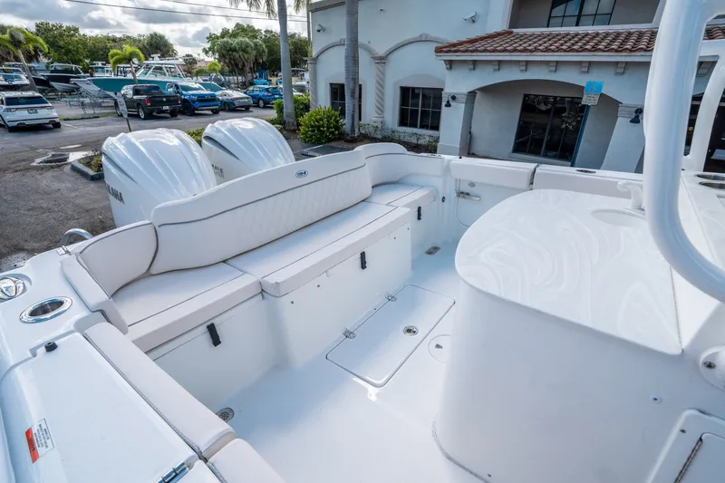 Slide: The Image of Sea Hunt Ultra 285 CB 2026 - 10