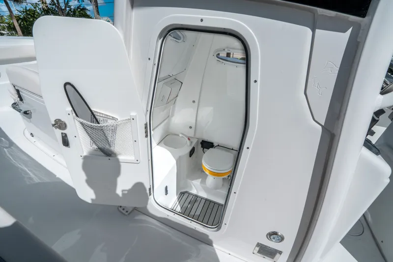 Slide: The Image of Sea Hunt Ultra 285 CB 2026 - 22