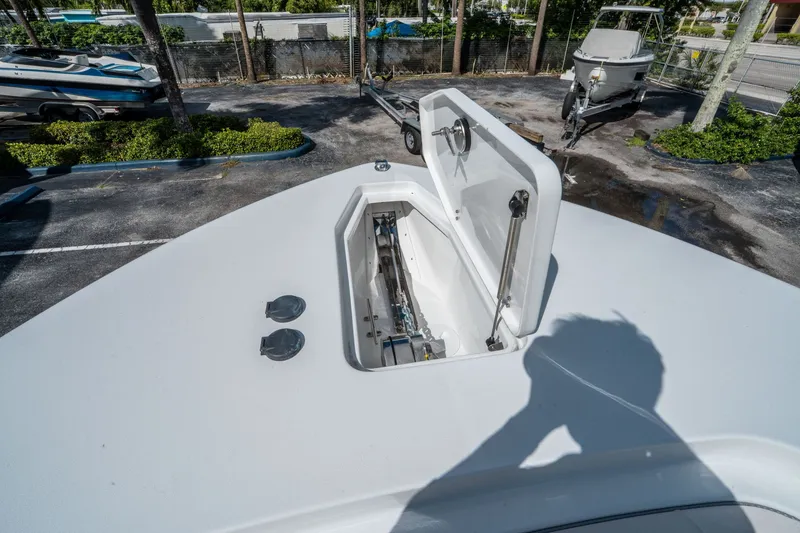 Slide: The Image of Sea Hunt Ultra 285 CB 2026 - 25