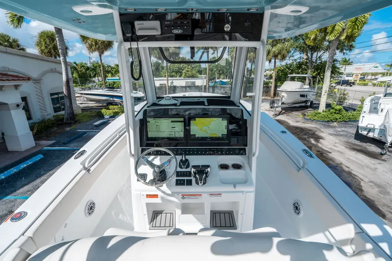 Slide: The Image of Sea Hunt Ultra 285 CB 2026 - 18