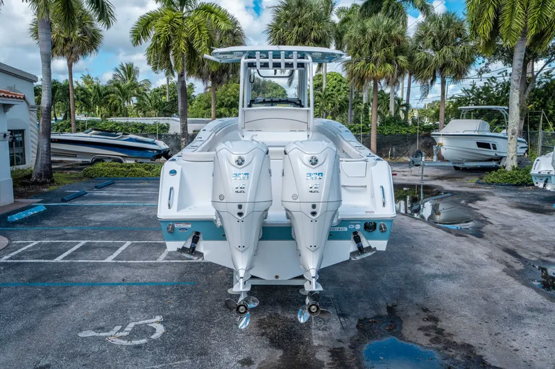 Slide: The Image of Sea Hunt Ultra 285 CB 2026 - 3