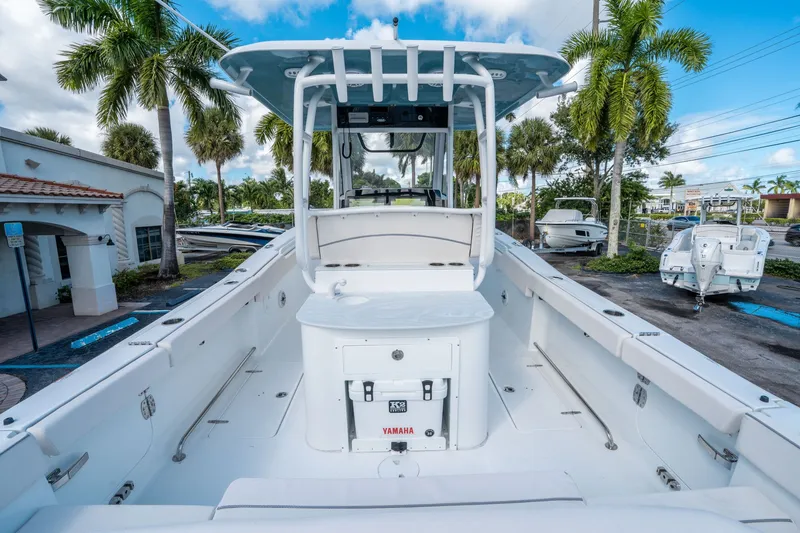 Slide: The Image of Sea Hunt Ultra 285 CB 2026 - 9