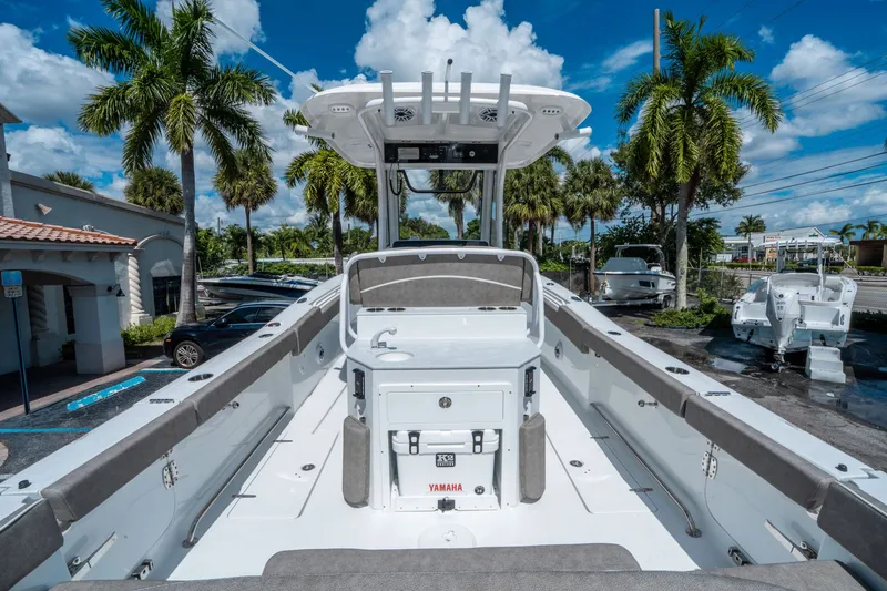 Slide: The Image of Sea Hunt Ultra 275 CB 2026 - 9