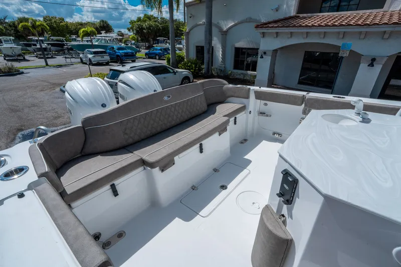 Slide: The Image of Sea Hunt Ultra 275 CB 2026 - 10