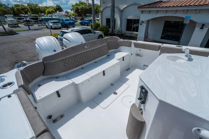 Slide: The Image of Sea Hunt Ultra 275 CB 2026 - 11