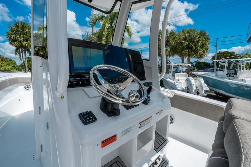 Slide: The Image of Sea Hunt Ultra 275 CB 2026 - 20