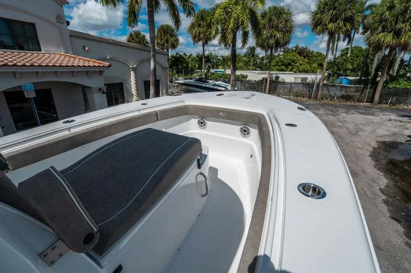 Slide: The Image of Sea Hunt Ultra 275 CB 2026 - 25