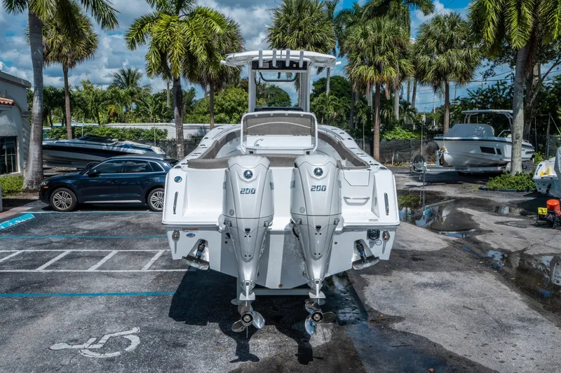 Slide: The Image of Sea Hunt Ultra 275 CB 2026 - 3