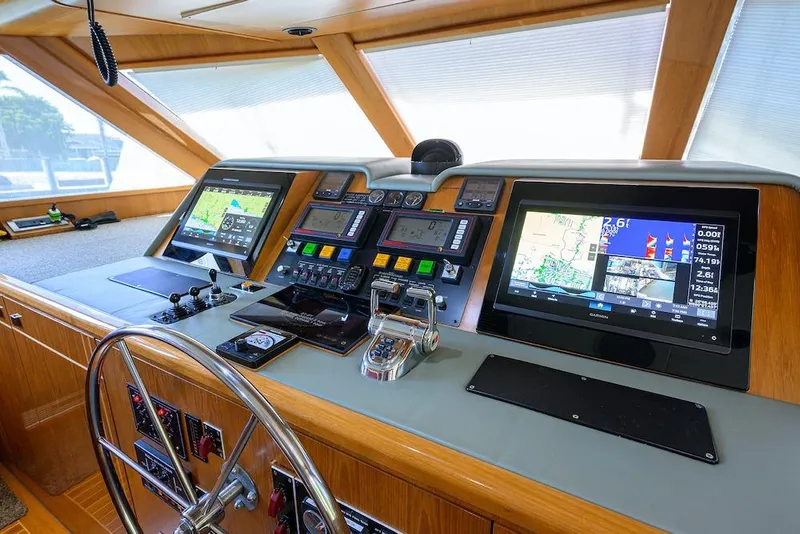 Slide: The Image of Cockpit of 1998 Hatteras 70 Cockpit Motor Yacht with advanced navigation systems. - 21