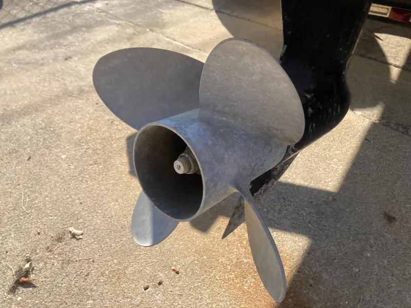 Slide: The Image of Propeller of a 2008 Four Winns 180 Horizon boat on concrete surface. - 18