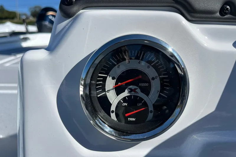 Slide: The Image of Tachometer and trim gauge on 2026 Express H18C Crappie boat with Yamaha Vmax 115 SHO. - 15