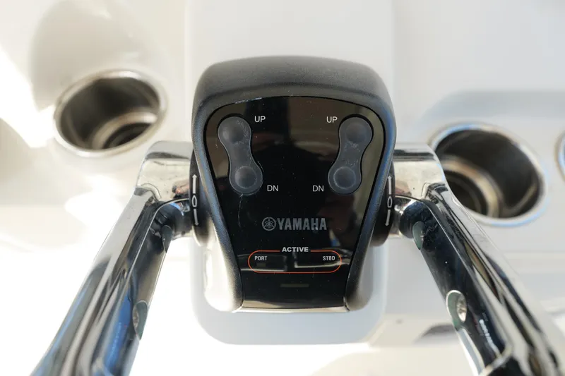 Slide: The Image of Yamaha throttle control on 2015 Sailfish 320 CC boat, featuring dual levers and trim buttons. - 13