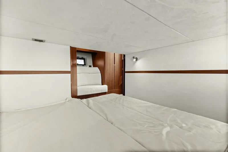 Slide: The Image of Luxurious interior cabin of 2017 Galeon 385 HTS yacht with modern design. - 43