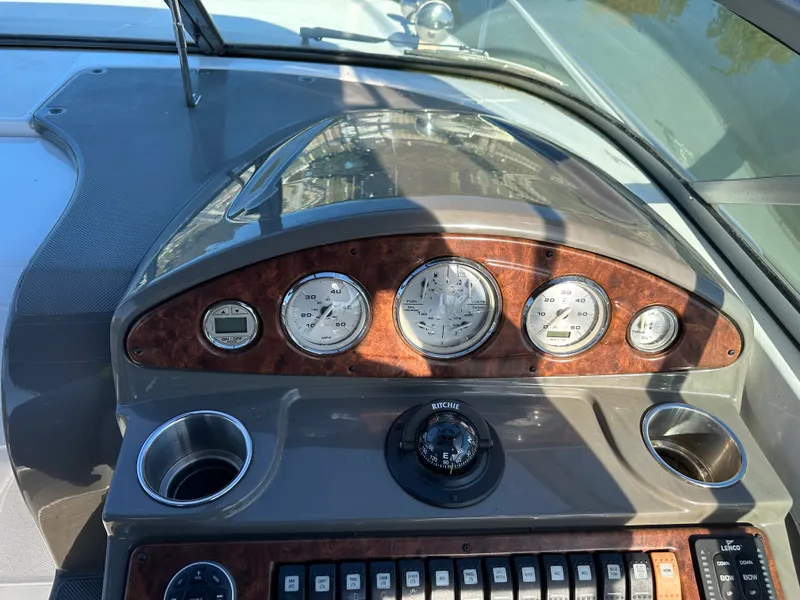 Slide: The Image of Rinker 280 Express Cruiser 2014 - 16