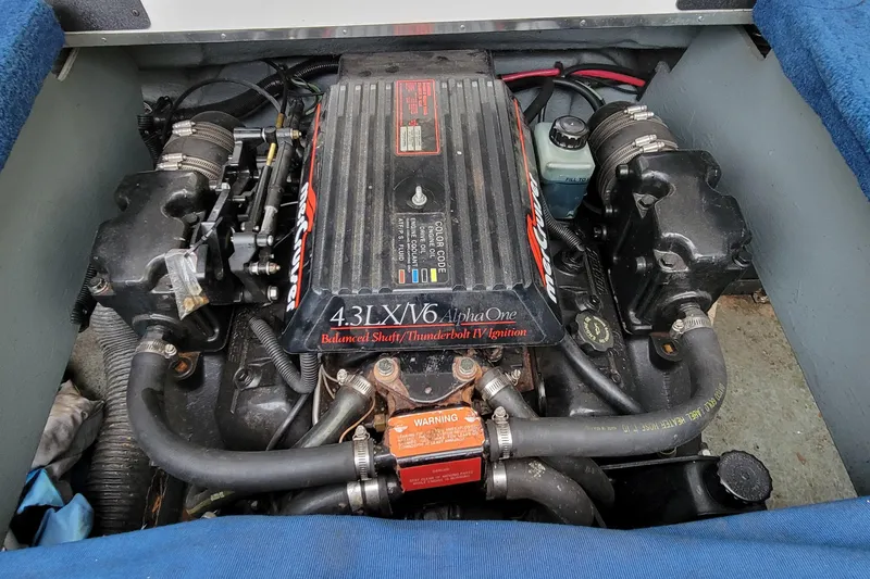 Slide: The Image of Engine of a 1994 Sea Ray 180 Bow Rider boat, featuring 4.3LX V6 Alpha One. - 22