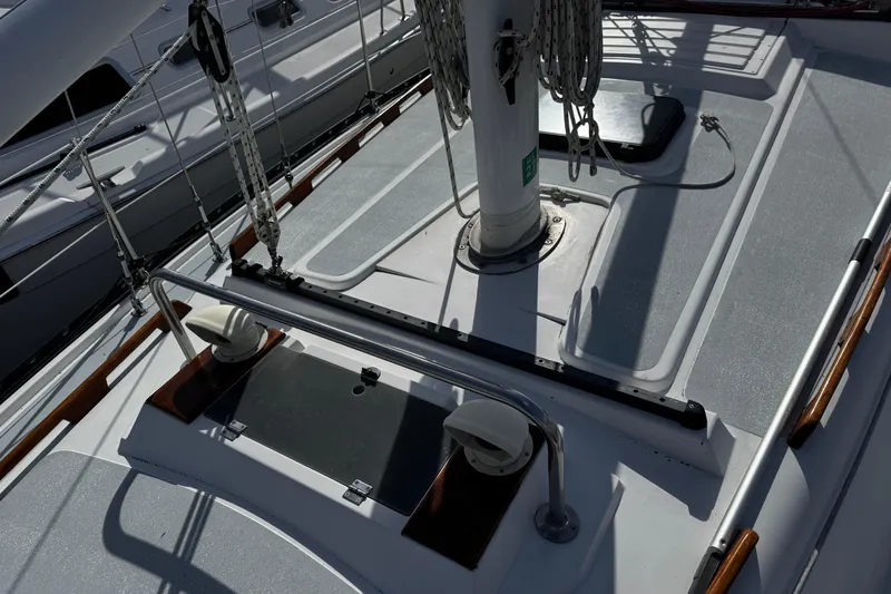 Slide: The Image of Deck of 1984 Hunter 37 Cutter sailboat with mast and rigging details. - 15