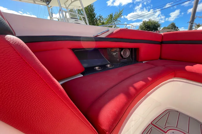Slide: The Image of 2014 Sea Ray 270 SLX boat interior with red seating and cup holders. - 7
