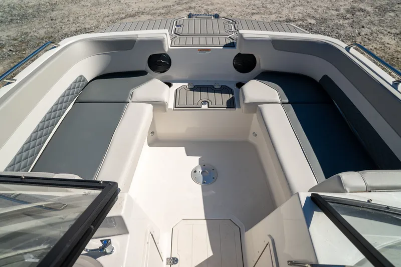 Slide: The Image of Starcraft SVX 190 OB 2025 - 10