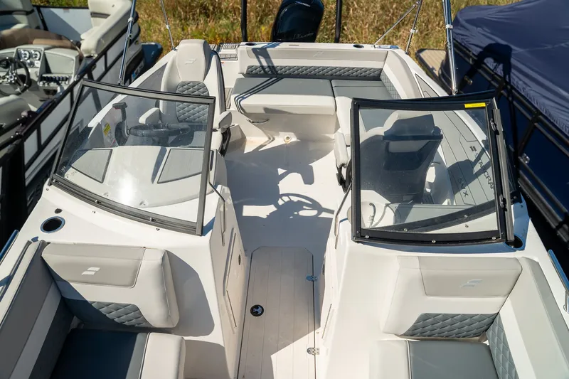 Slide: The Image of Starcraft SVX 190 OB 2025 - 11