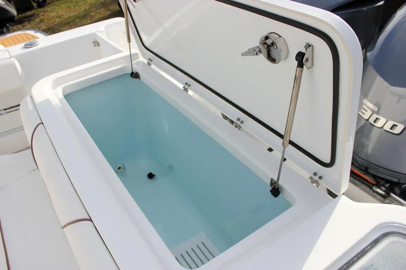 Slide: The Image of 2018 Sea Hunt Gamefish 30 livewell with open lid and Yamaha 300 engine. - 42