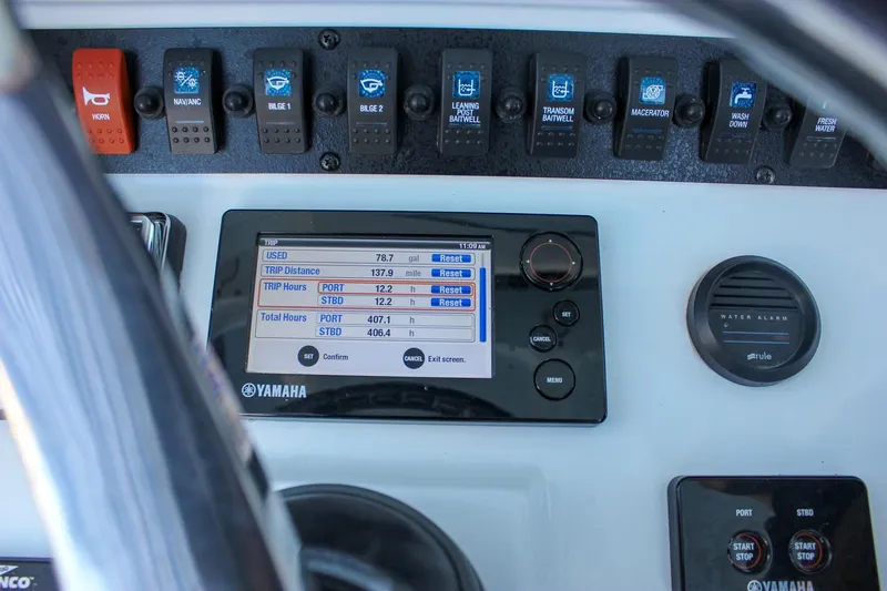 Slide: The Image of Control panel of 2018 Sea Hunt Gamefish 30 with Yamaha display and switches. - 7