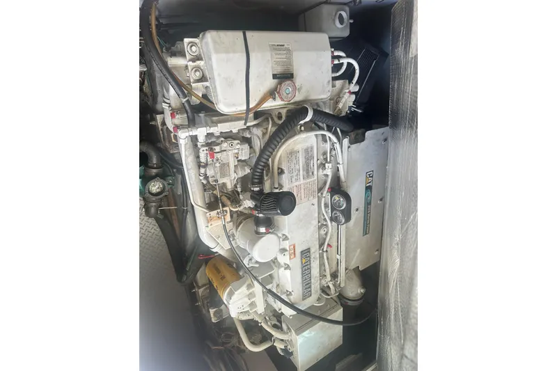 Slide: The Image of Engine of a 2001 Sea Ray 400 Sedan Bridge boat, detailed view. - 55