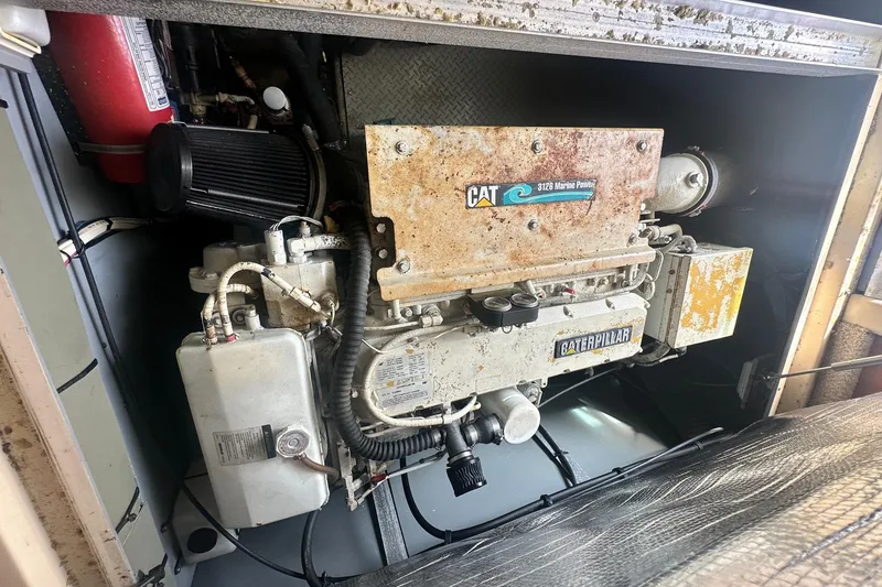 Slide: The Image of Caterpillar 3126 marine engine in 2001 Sea Ray 400 Sedan Bridge yacht. - 60