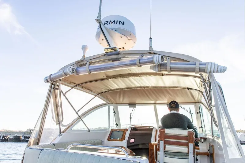 Slide: The Image of 2007 Hunt Surfhunter 29 boat with canopy and Garmin equipment on open water. - 17