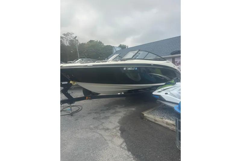 Slide: The Image of 2015 Yamaha Boats 242 Limited on trailer, parked outdoors, overcast sky. - 7