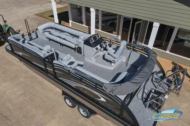 Slide: The Image of 2026 JC 25 Neptoon LG pontoon boat with sleek seating and modern design. - 7