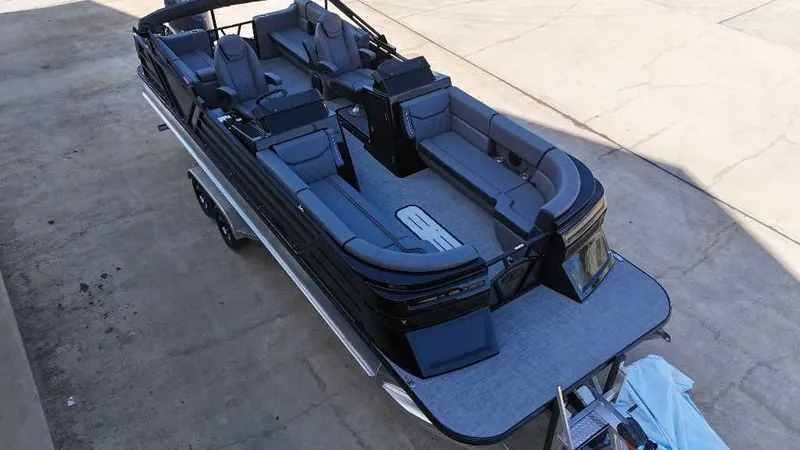 Slide: The Image of Veranda VX25DCRC PREMIUM 2025 - 11