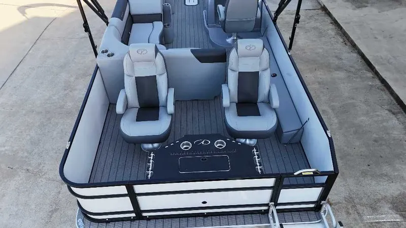 Slide: The Image of Veranda VF25F2plus2 Luxury 2025 - 10