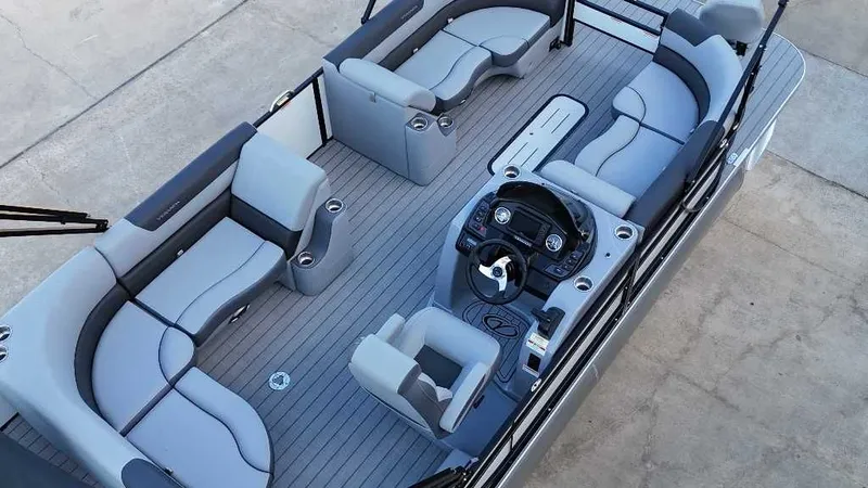 Slide: The Image of Veranda VF25F2plus2 Luxury 2025 - 21