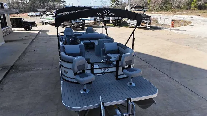 Slide: The Image of Veranda VF25F2plus2 Luxury 2025 - 4