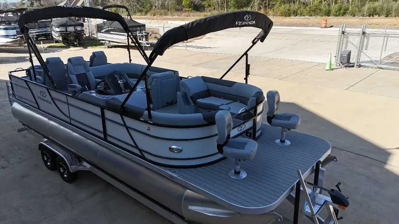 Slide: The Image of Veranda VF25F2plus2 Luxury 2025 - 5