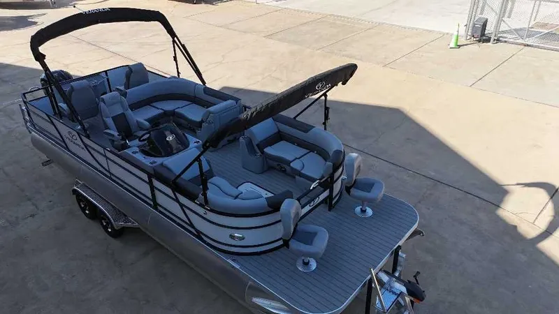 Slide: The Image of Veranda VF25F2plus2 Luxury 2025 - 6