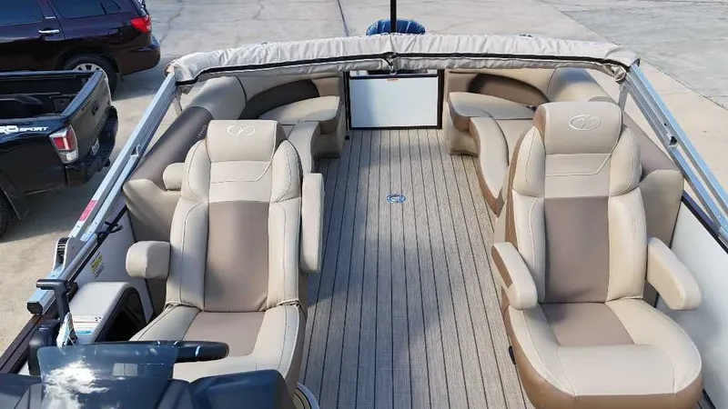 Slide: The Image of Veranda VR25RC 2025 - 17