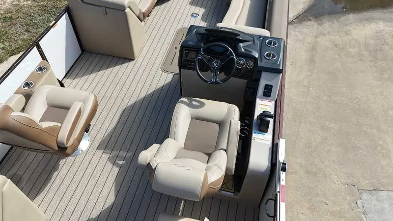 Slide: The Image of Veranda VR25RC 2025 - 8