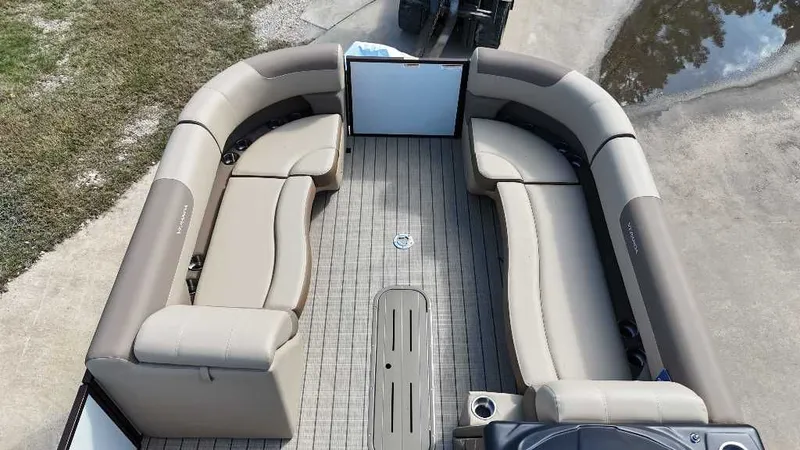 Slide: The Image of Veranda VR25RC 2025 - 9