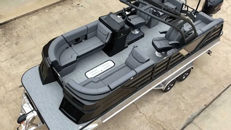 Slide: The Image of Veranda VX22RC PREMIUM 2025 - 17