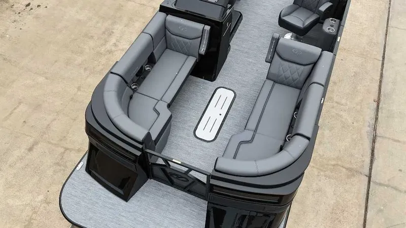 Slide: The Image of Veranda VX22RC PREMIUM 2025 - 7