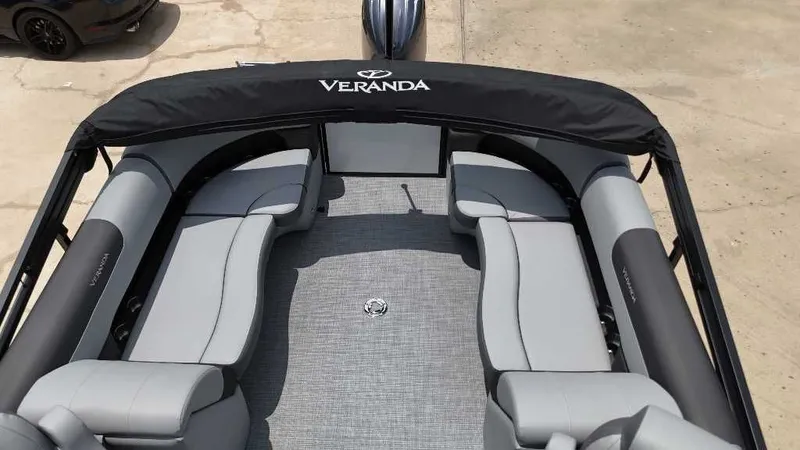 Slide: The Image of Veranda VR22RC 2025 - 11