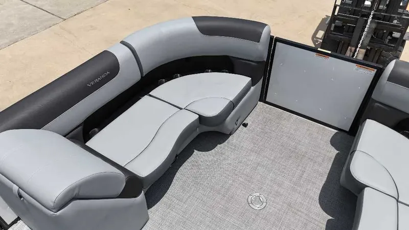 Slide: The Image of Veranda VR22RC 2025 - 13