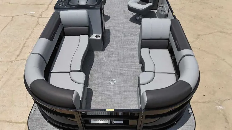 Slide: The Image of Veranda VR22RC 2025 - 9