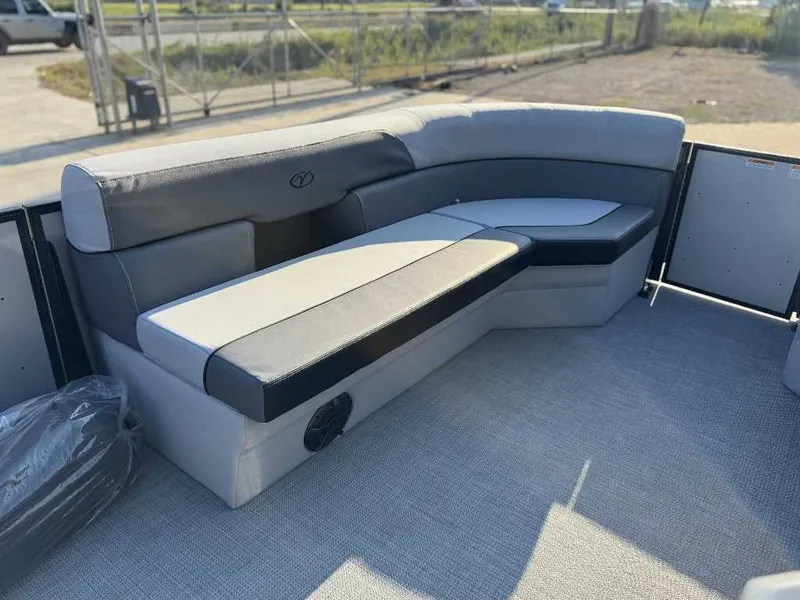 Slide: The Image of Veranda VISTA VIEW 22RC 2026 - 5